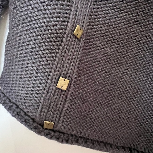 Women’s Knit Sweater - Picture 3 of 6